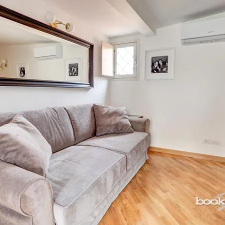 Hide Out - Bookwedo Apartamento *