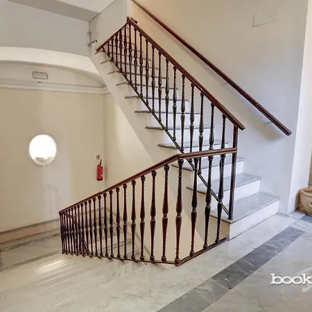 Hide Out - Bookwedo Apartamento *