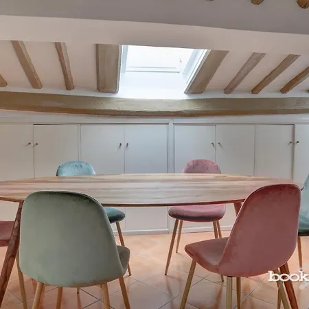 Hide Out - Bookwedo Apartamento